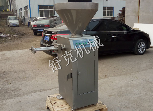 Quantitative filling automatic kinking machine